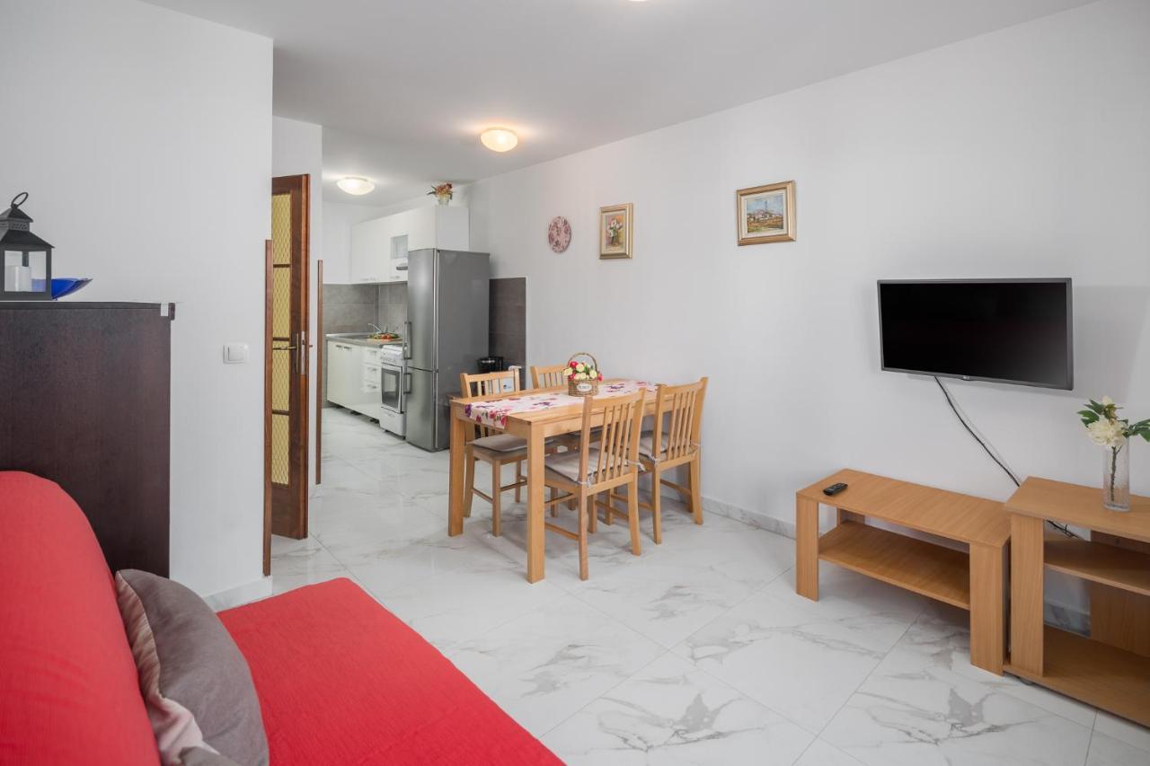 Elena Apartament